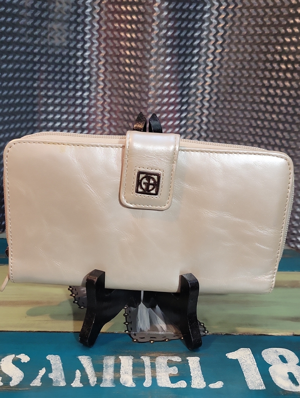 Giani Bernini Ivory Leather Zip Wallet with Logo Tab